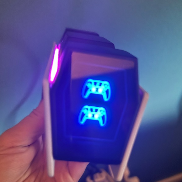 Sleek Black and White PS5 Duel Controller Charger - Picture 4 of 7